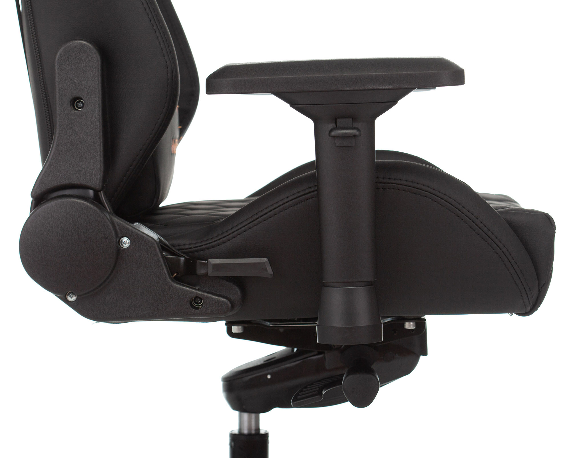 Геймерское кресло Knight черный ромбик экокожа с подголов., крестовина металл