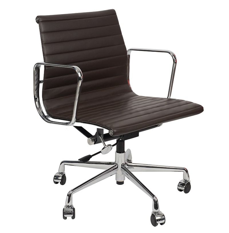 Эргономичное кресло Eames Ribbed Office Chair EA 117, кофейная кожа