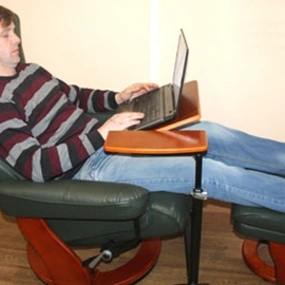 Кресло-реклайнер Relax MAURIS 7604W (кожа-зелен / дер-св.кор 007 Dark Green / 029 т. орех)